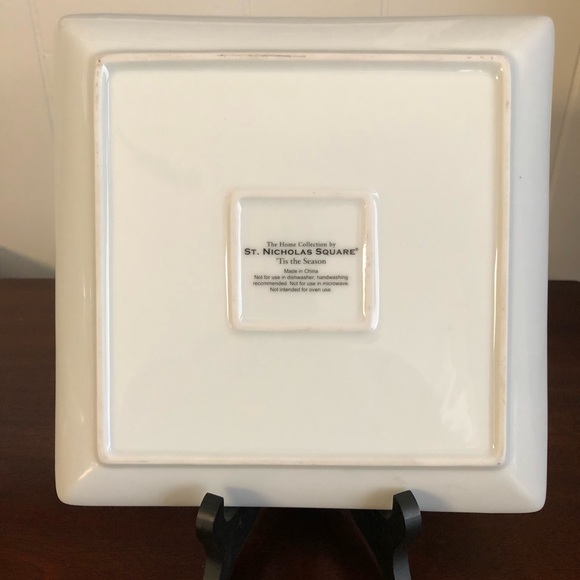 ST. NICHOLAS SQUARE HOLIDAY DECORATIVE PLATES Set of 2. 6” x 6” Gently used - Picture 8 of 9